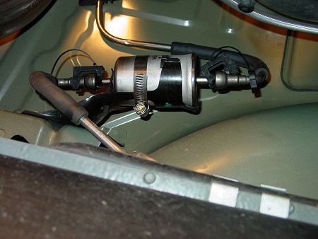 How to change the fuel filter on a Mustang