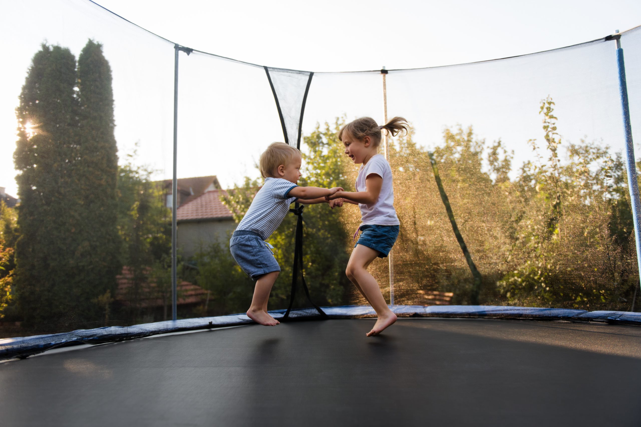 How to Purchase the Best and Safest Trampoline for your kids milknsoda