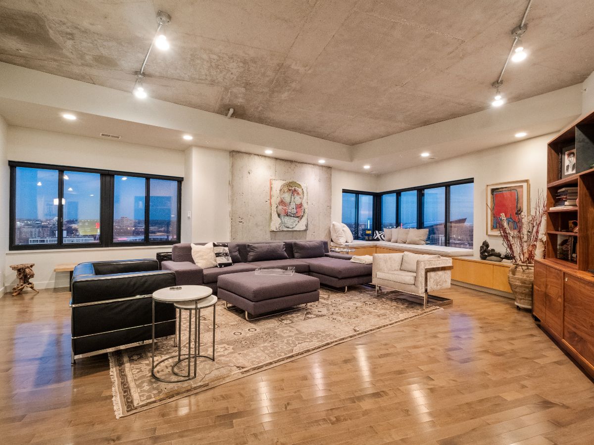 DOWNTOWN RIVERFRONT LIVING LA RIVE CONDOS Minneapolis Riverfront