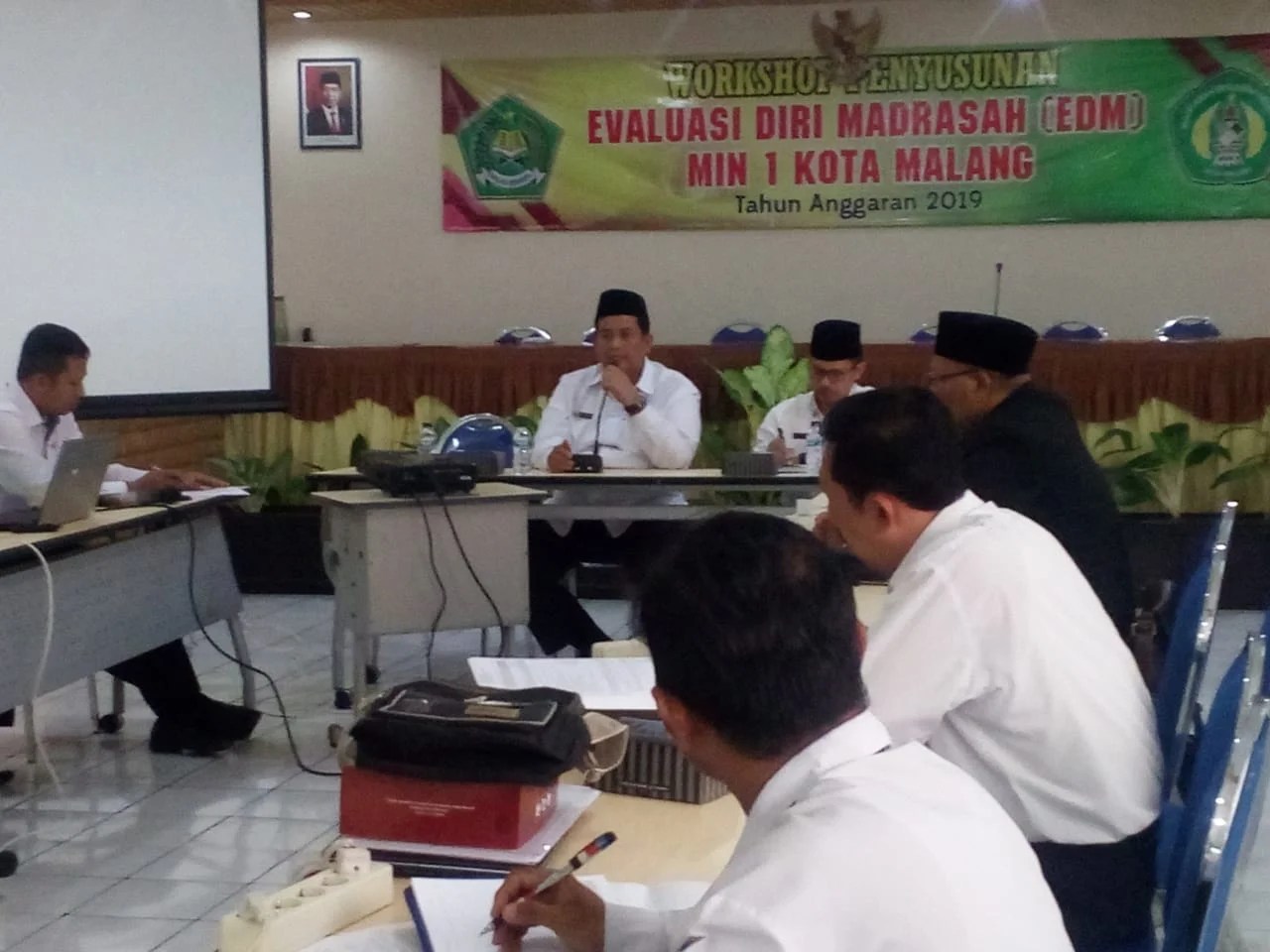 Kakankemenag Muhtar Hazawawi Membuka Kegiatan EDM MIN 1