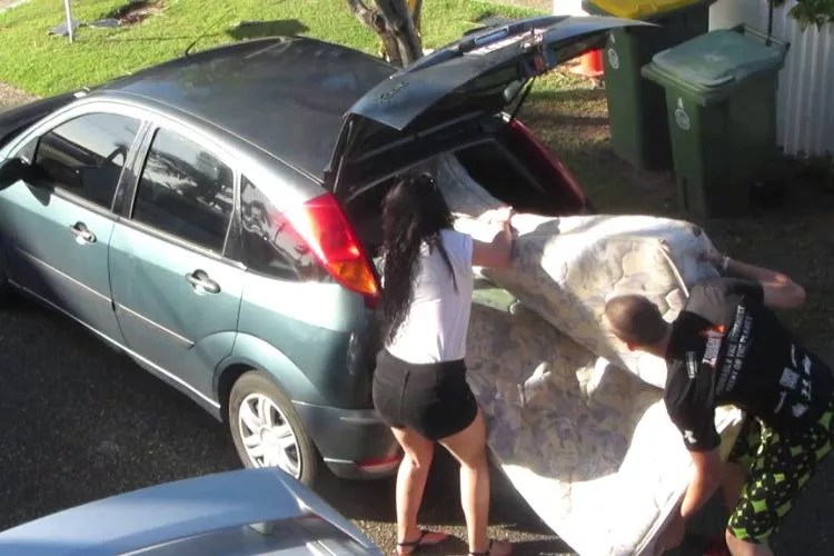 Can A Queen Mattress Fit In A Minivan? (My Best Take)