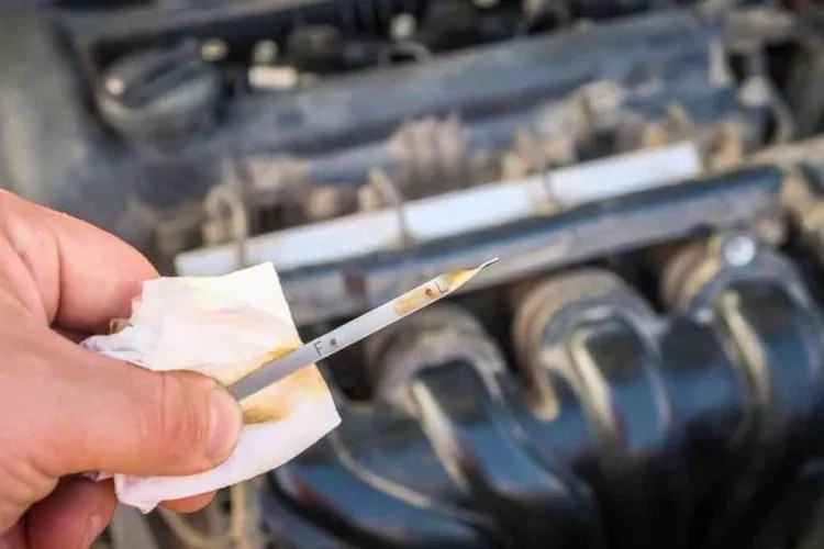 Does Engine Oil Expand When Hot? (An Accurate Answer)