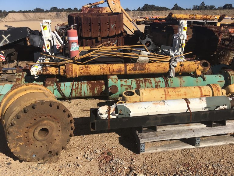ASSORTED HYDRAULIC RAMS Mine Graveyard