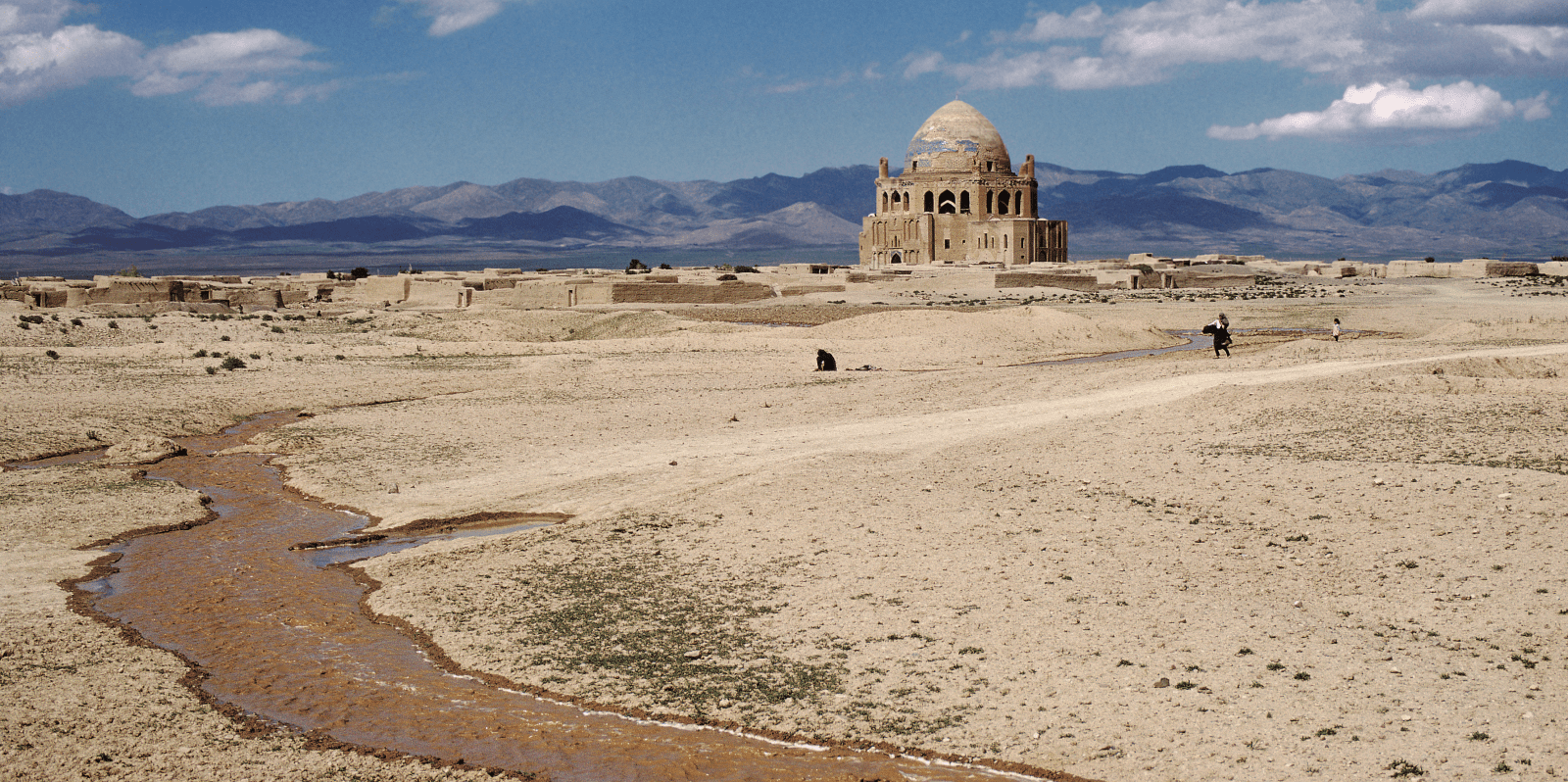 Surveying the Silk Roads across deserts, mountains, steppes and seas Minerva Magazine