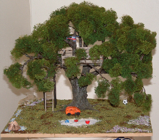 1/24 Scale Treehouse Minibee. Miniatures by Betsie Treurnicht