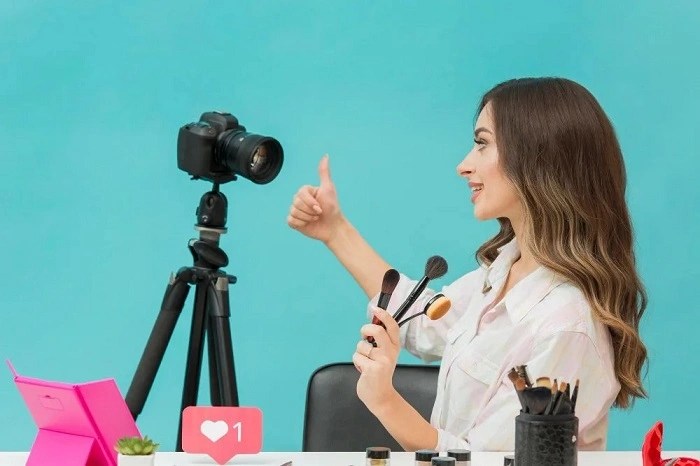 Socialmediagirls Who Are They What Do They Do Why Do We Care So Much