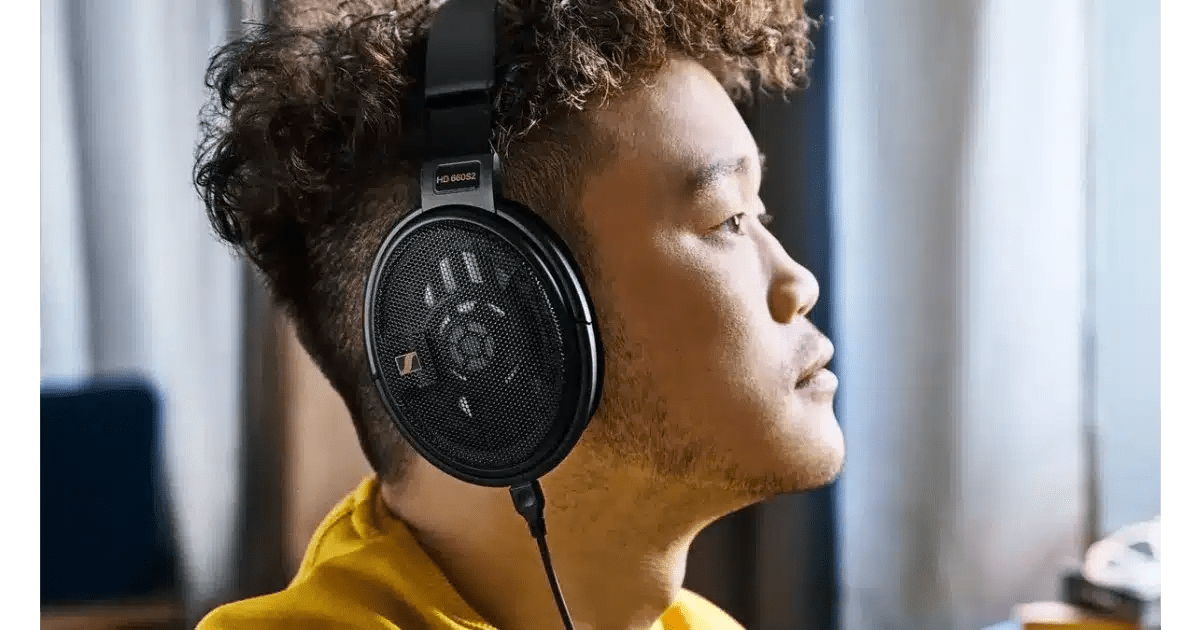Top 7 Best Headphones That Don’t Leak Sound (2024Reviews)