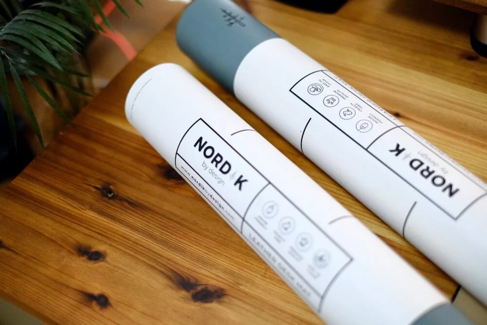 Nordik By Design レザーデスクマットレビュー｜安価かつ質感良き。広々スペースで快適なデスクマット。 ミニメモ！