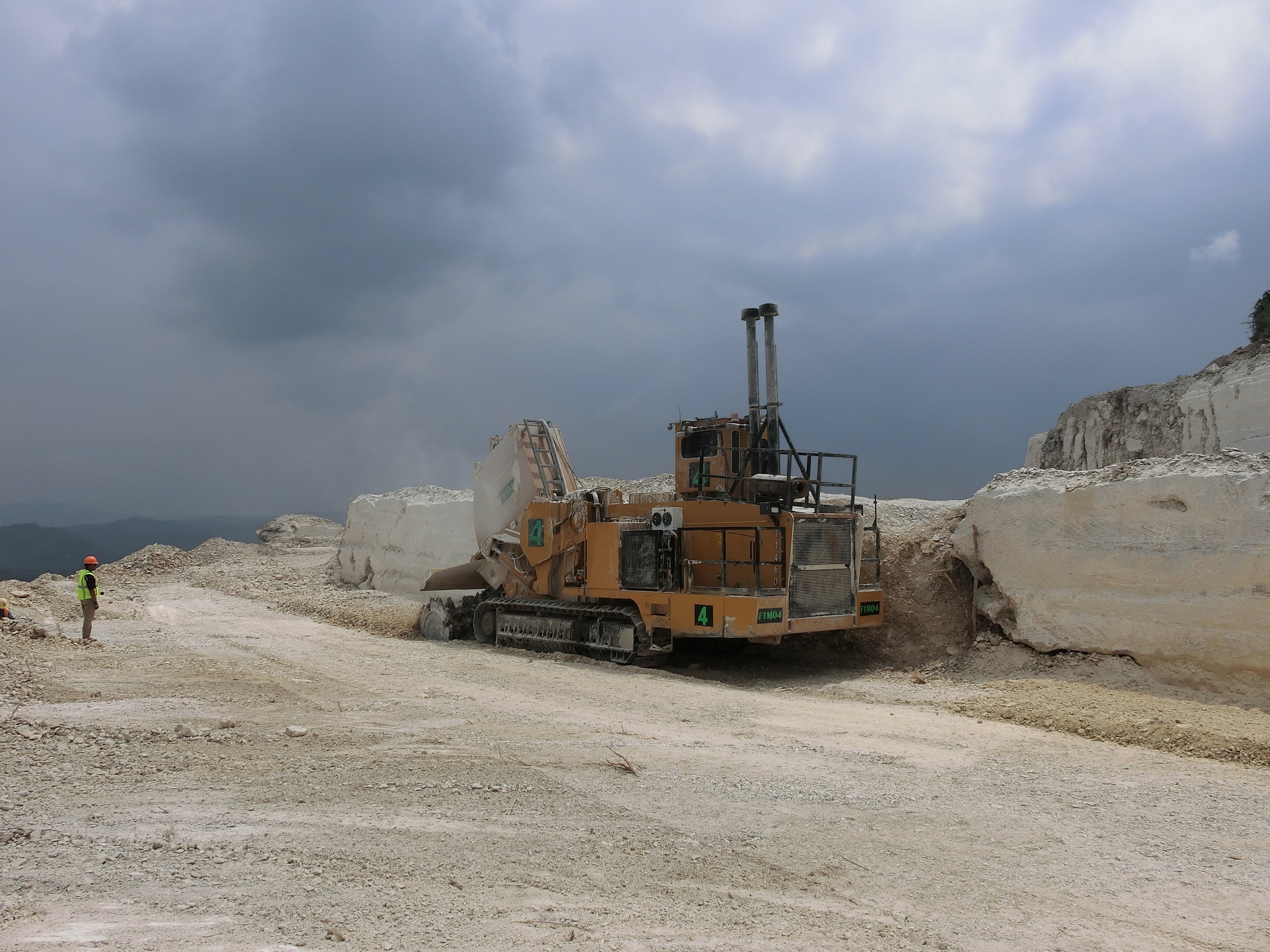 Mechanized limestone mining for cement production without blasting