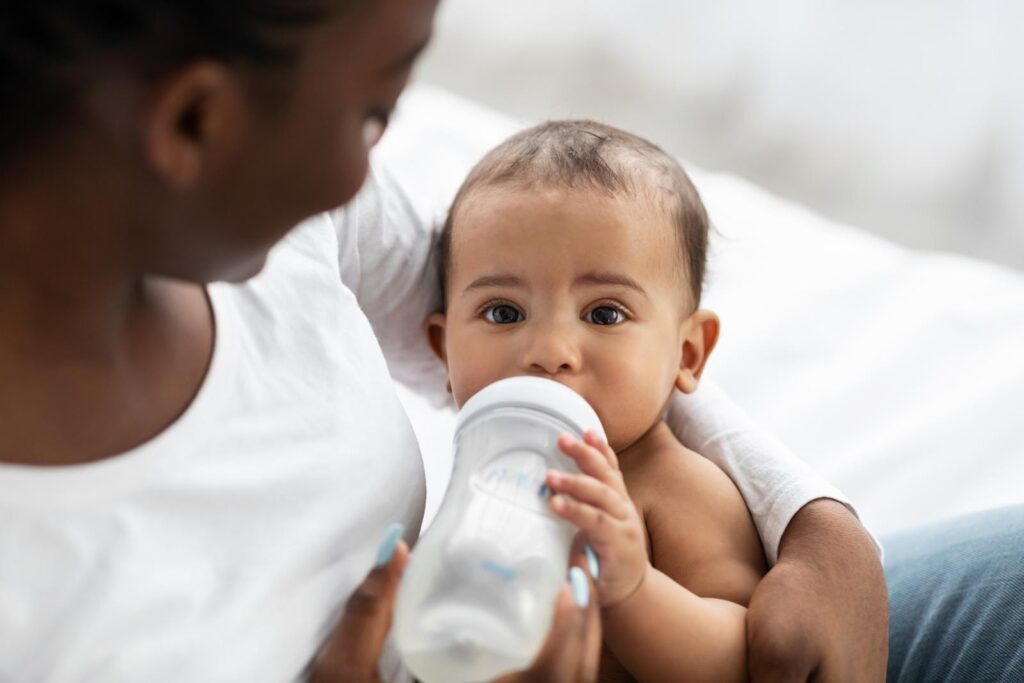 How to Wean Your Baby from Breastfeeding to Bottlefeeding