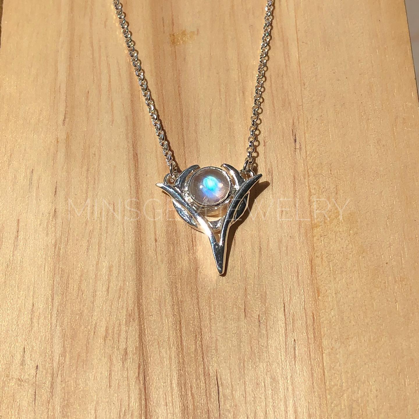 Mặt đá Moonstone Aries