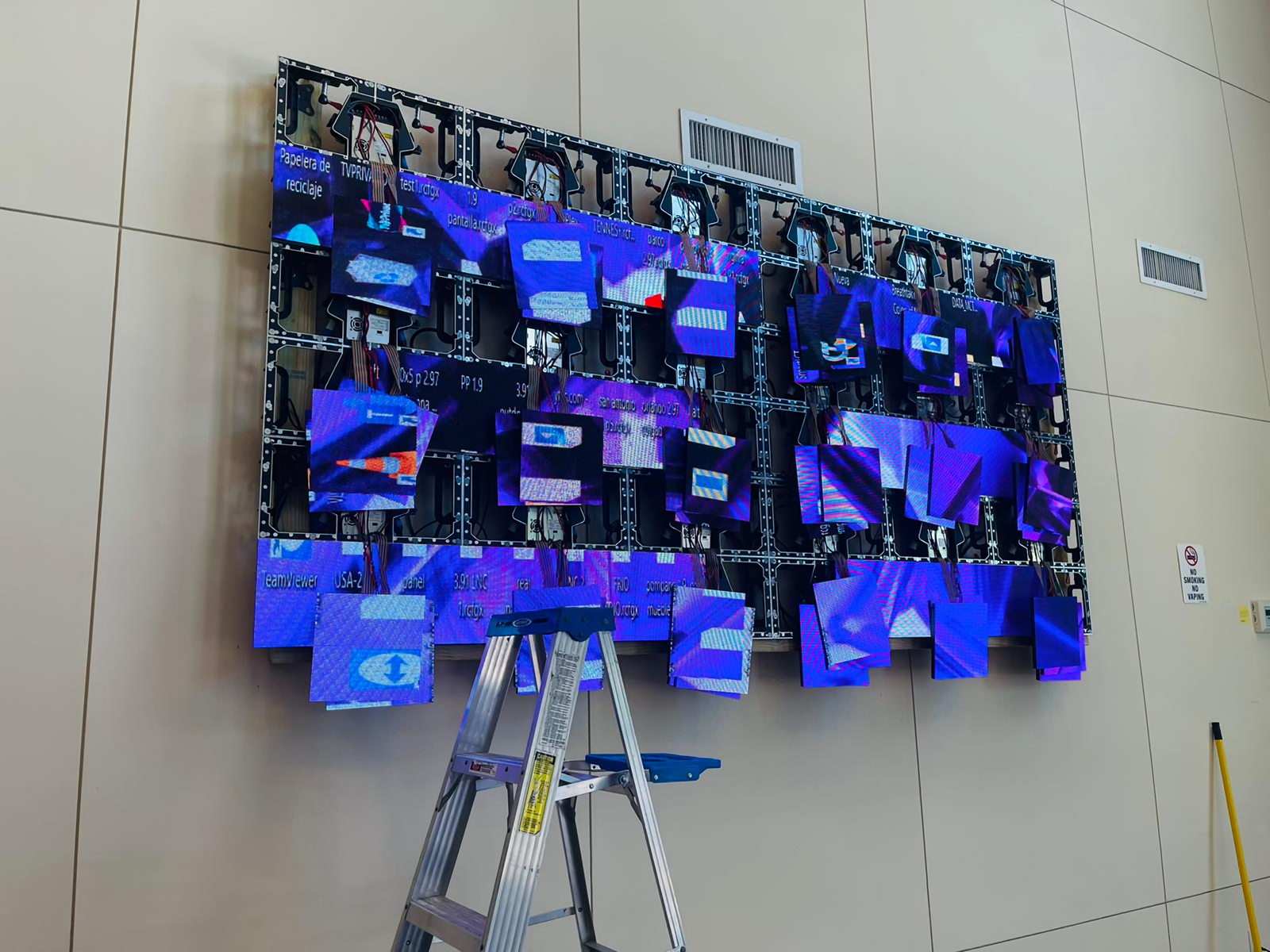 Custom Display Solutions Mirackle Led Wall Panels Solutions Big