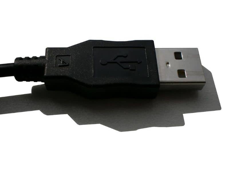 Cómo Conectar dos Computadoras con un Cable USB para Transferir Datos
