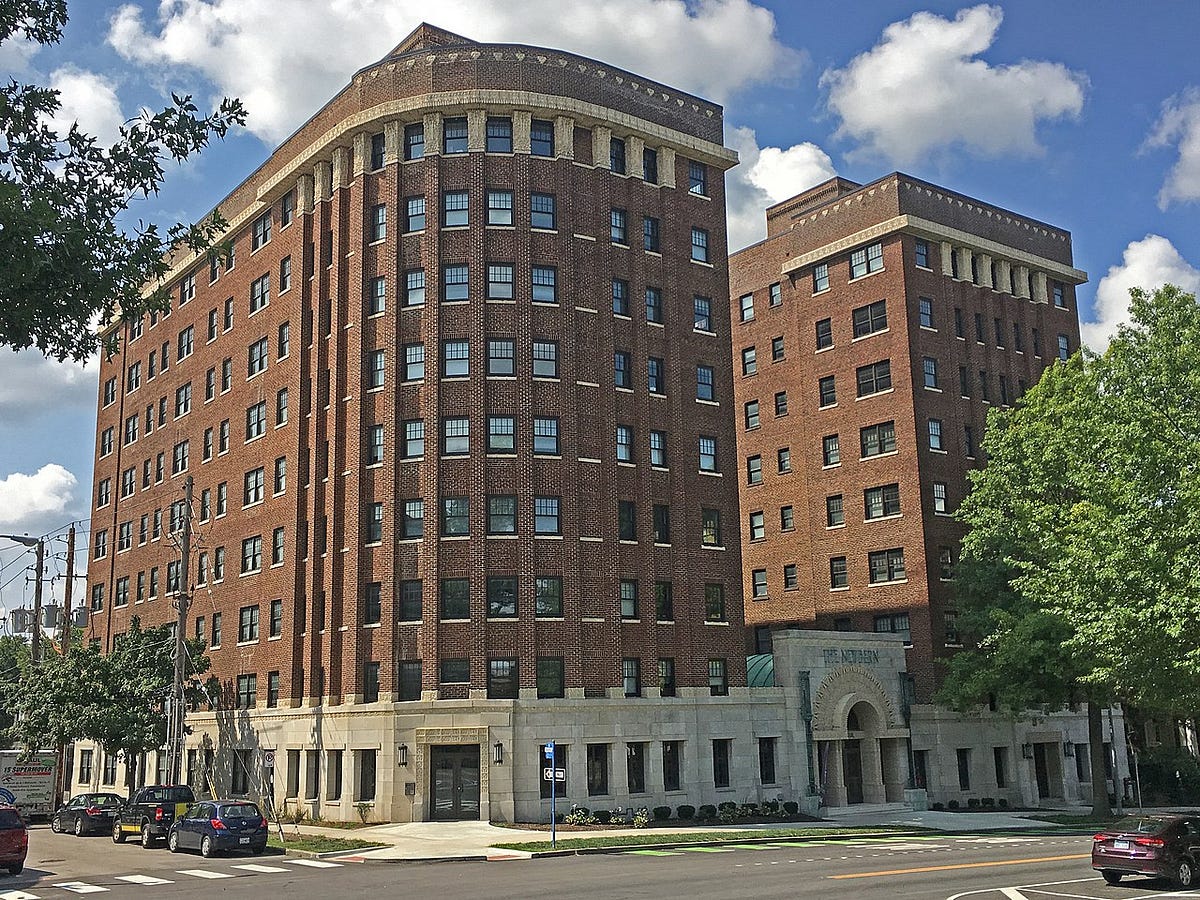 The Historic 100YearOld Newbern Building On Armour Boulevard In