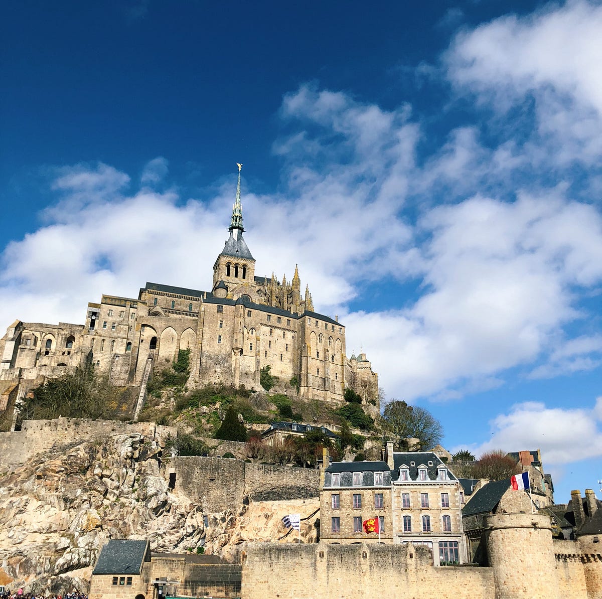 Paris to Mont Saint Michel 巴黎聖米歇爾山交通攻略(超便宜 OUIGO 搶票教學、TGV＋小巴接駁) by