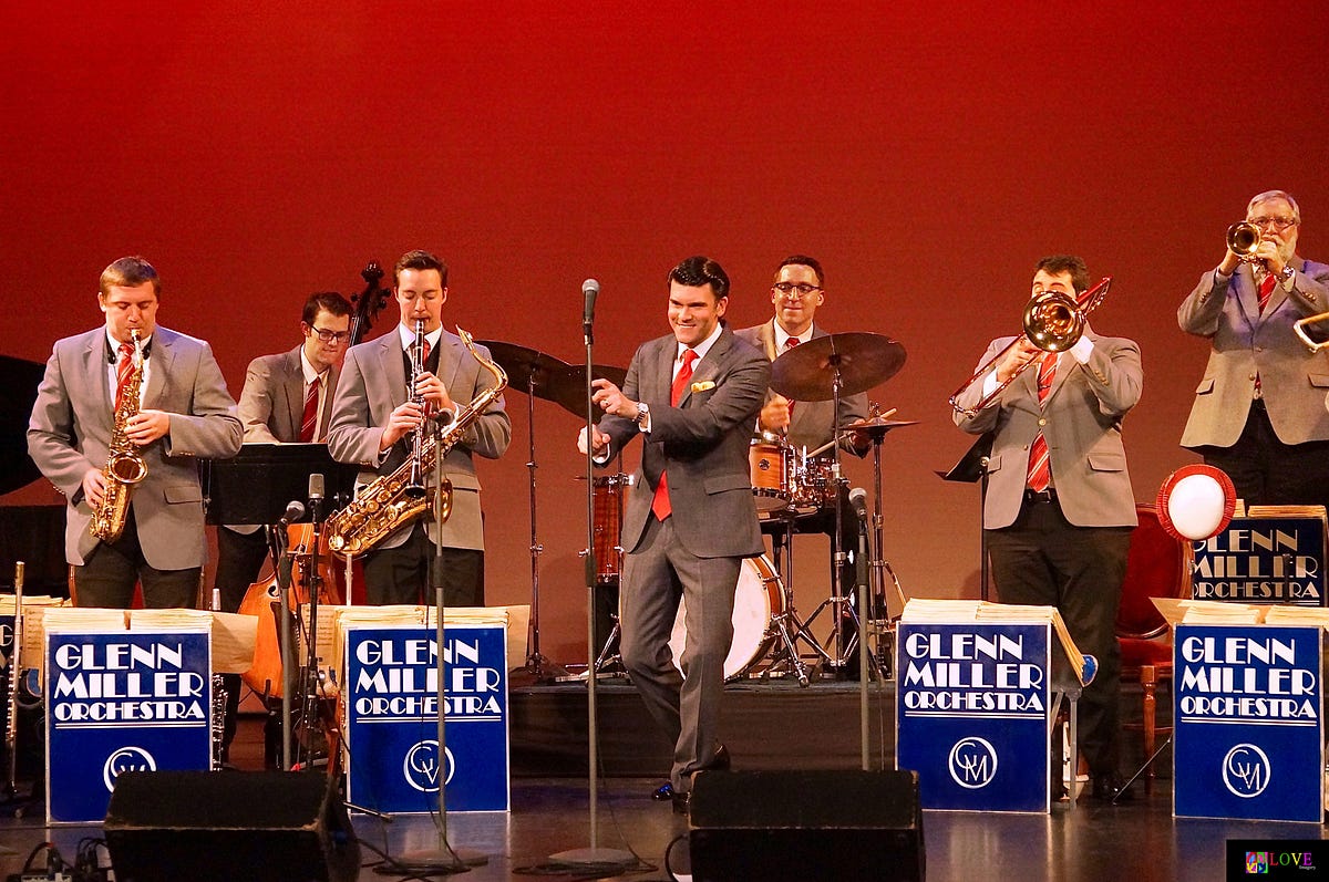 The Glenn Miller Orchestra is “In a Christmas Mood” LIVE! at the Strand