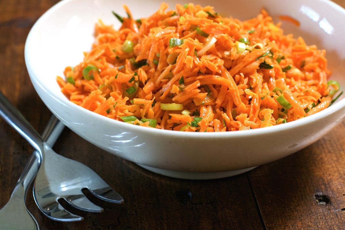 Salada de Cenoura Ralada. Por mais simples ou óbvia que esta… by