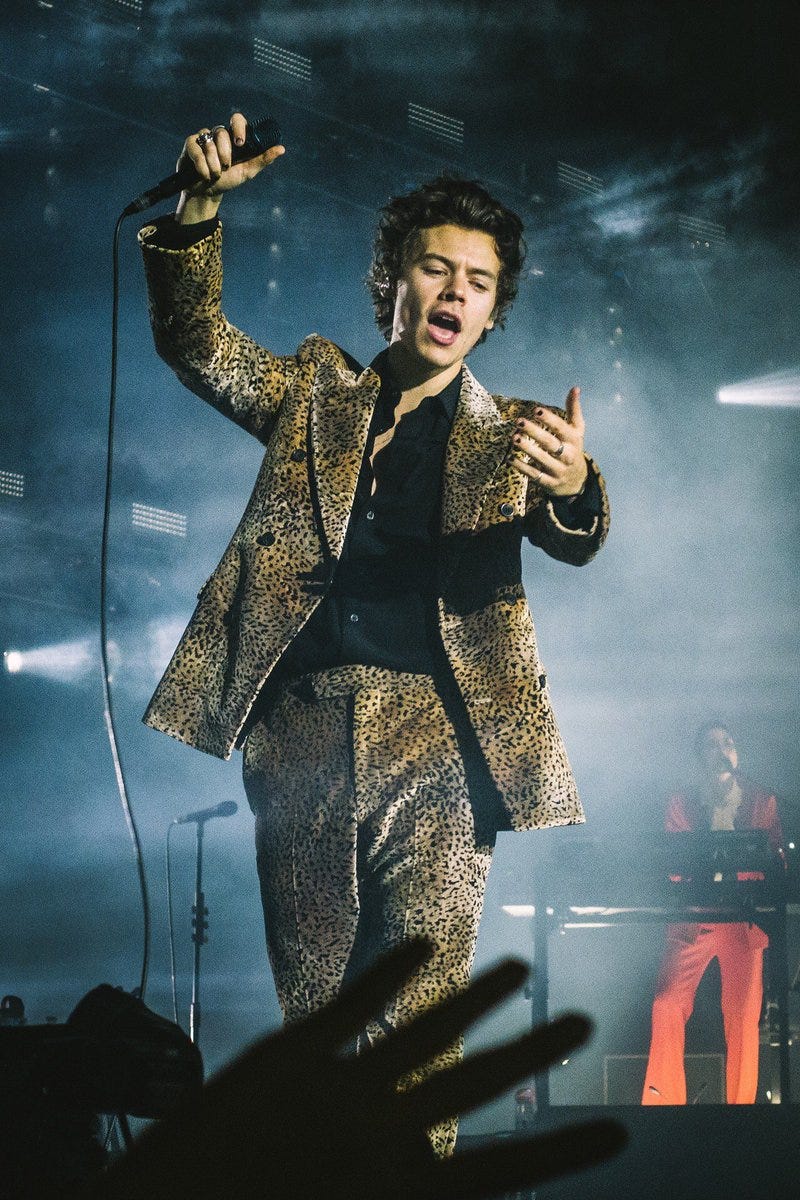 My Definitive Ranking of Harry Styles’ 2018 Tour Outfits by Emily