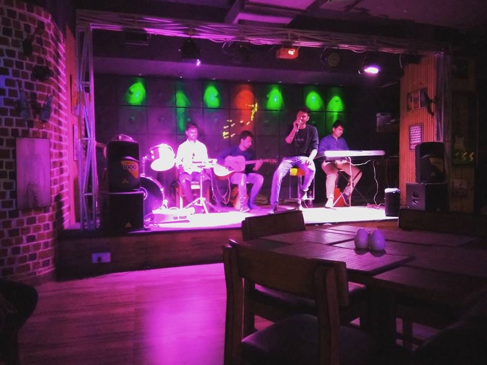 Enjoy Your Weekends at a Famous Beer Bar and Restaurant in Udaipur by