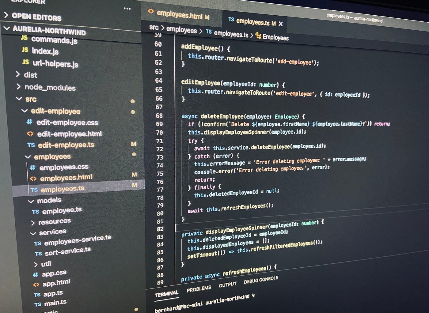 String Literals in JavaScript Should I Use Doublequotes or Single
