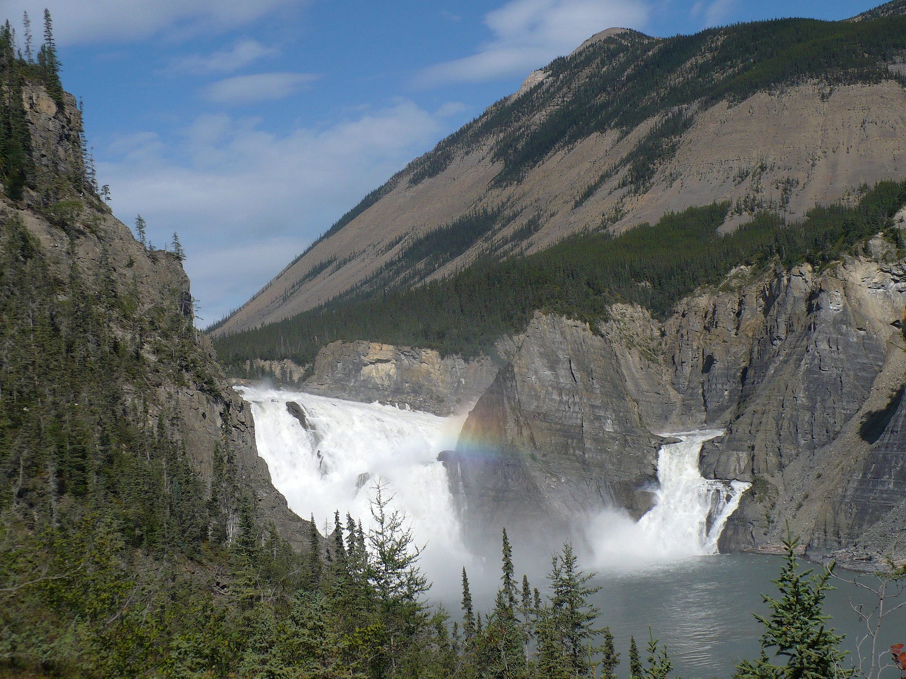 The Valley of Headless Men. The spectacular scenery of the Nahanni