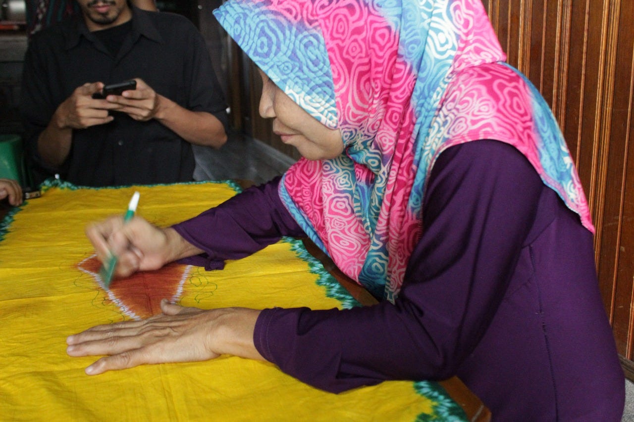 Kain Penyembuh dari Sasirangan. Banjarmasin, Kalimantan Selatan | by Kain  Kita (Kain by Indonesia) | Kain Kita | Medium