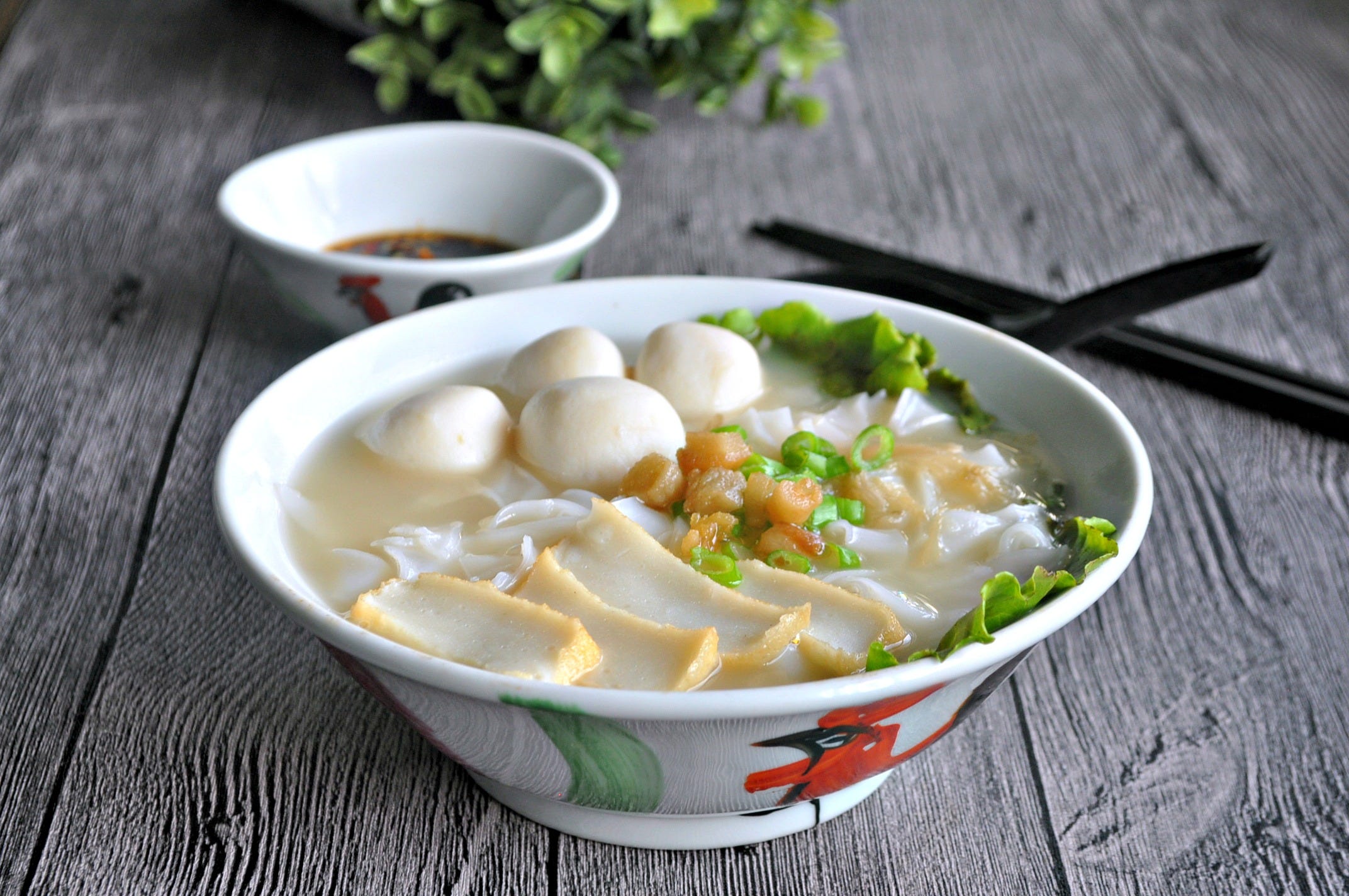 Is fishball soup noodle a healthier substitute for fish soup noodle in Singapore hawker centres