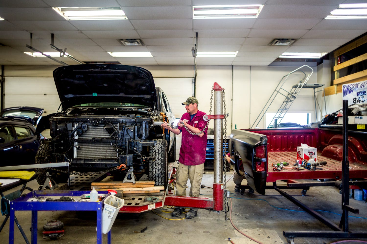 Cars & Customer Service Kingston Collision Main Street Hub