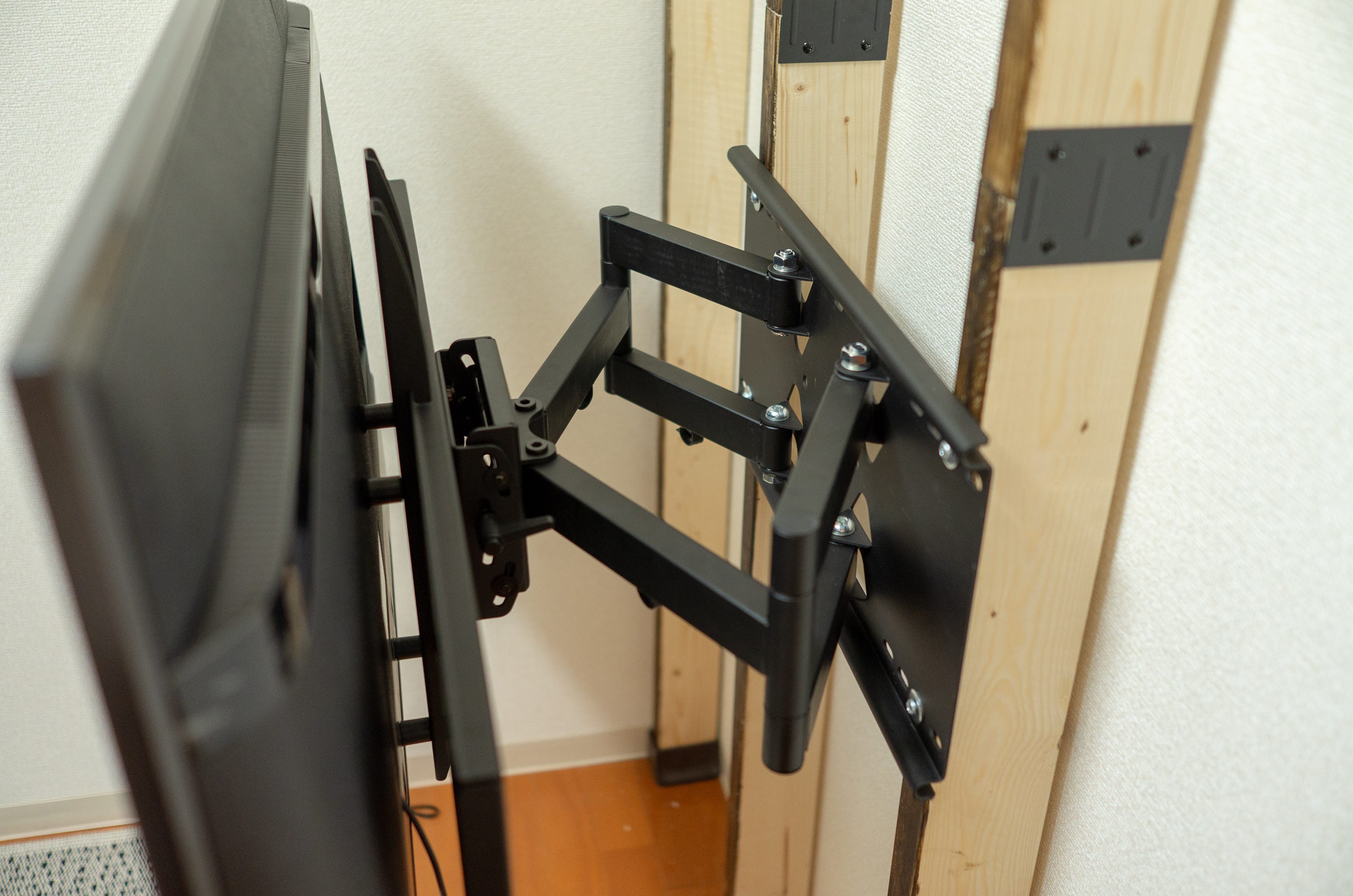 A DIY Wooden Wall with TV Mount. My recent DIY work is to build a