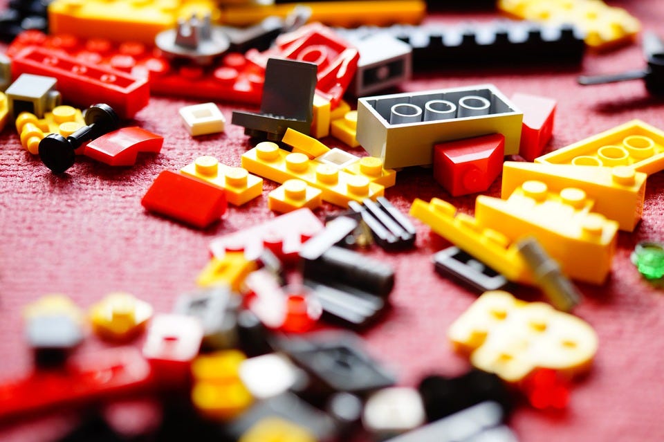 LEGO® SERIOUS PLAY® เมื่อตัวต่อเลโก้ไม่ใช่ของเล่นเด็ก by ธงชัย โรจน์กังสดาล การสอนยุค 4.0