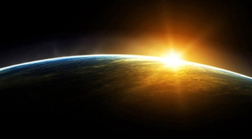 How do photons experience time?. We see them change in