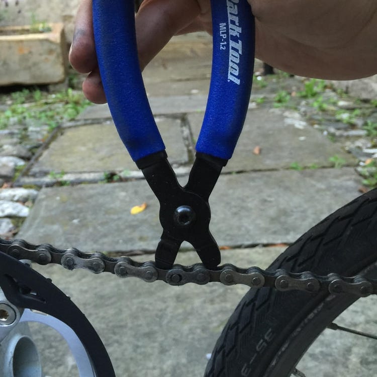 Fitting a new Brompton chainring. Although the 6 speed Brompton has