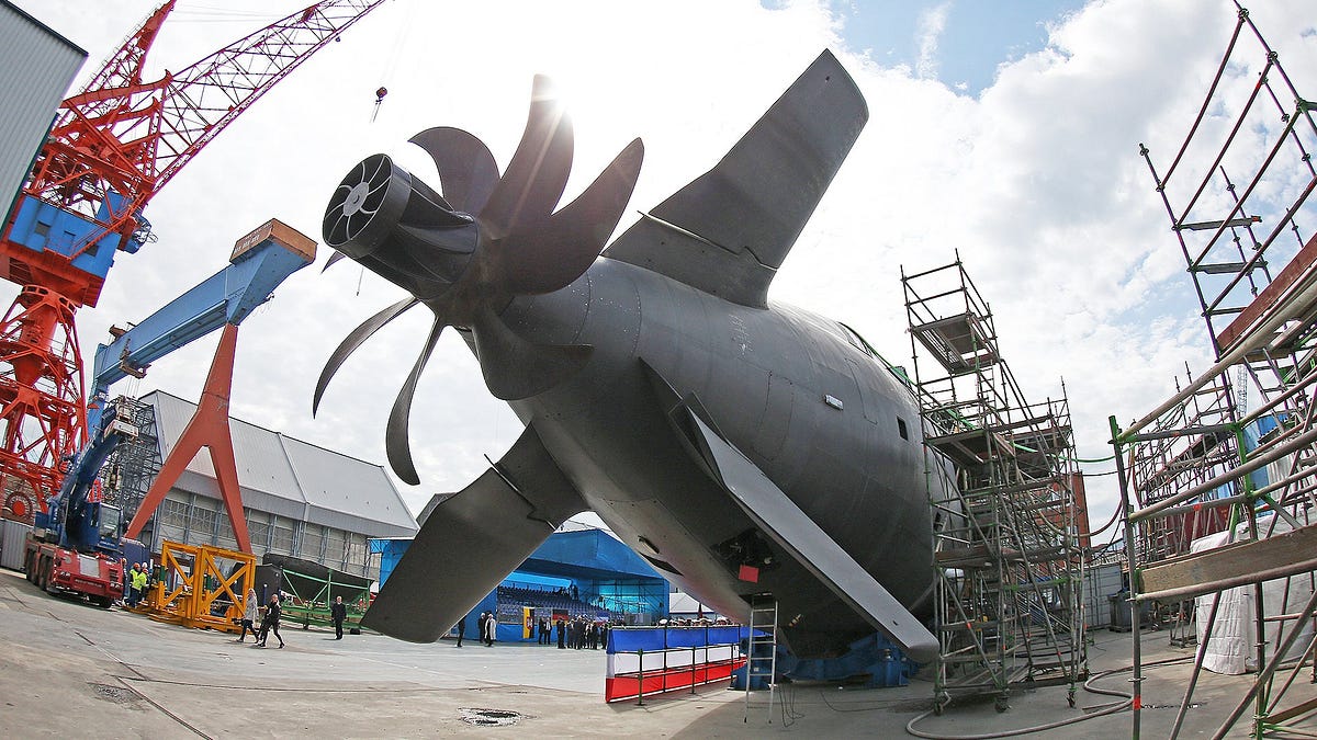 Submarine Secrets A Deep Dive into Propellers and Pump Jets by