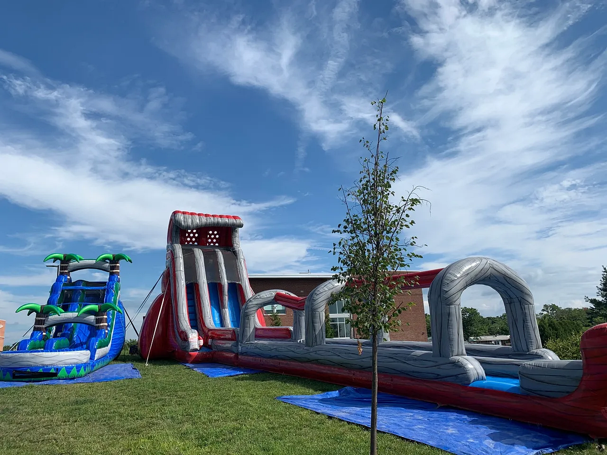 The Ultimate Guide to Choosing the Perfect Jump House for Your Event by thejumperstoreus Jan