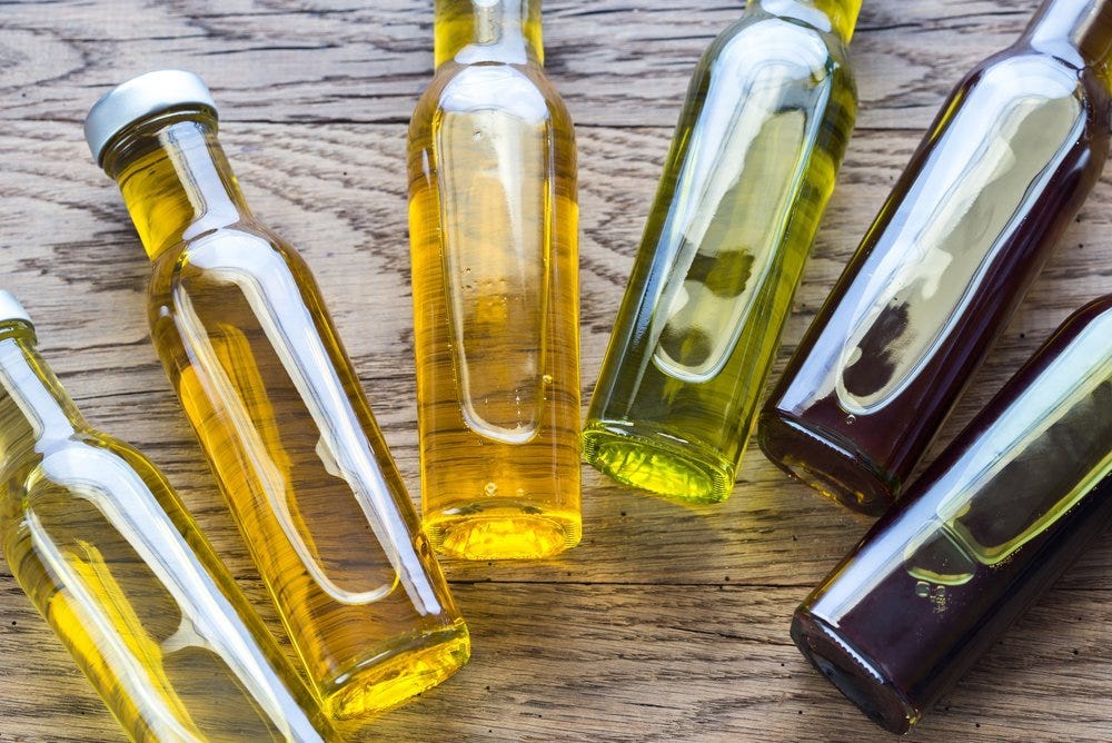 Exploring the Pros and Cons of Cooking with Different Cooking Oils by