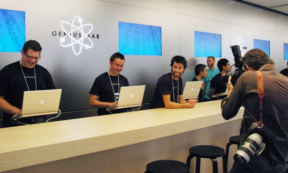 The Genius Bar Experience. Apple’s widely praised retail stores… by(02)