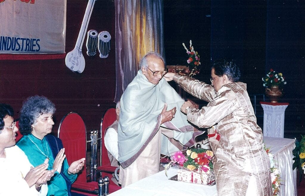 Electronic Instruments Shop in Mumbai and Harmoniums Shop in Mumbai by