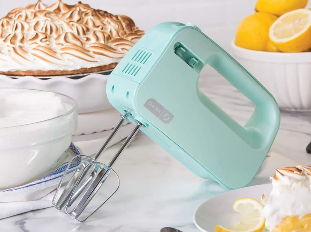 Dash hand mixer Full review. A compact and cheap hand mixer, perfect