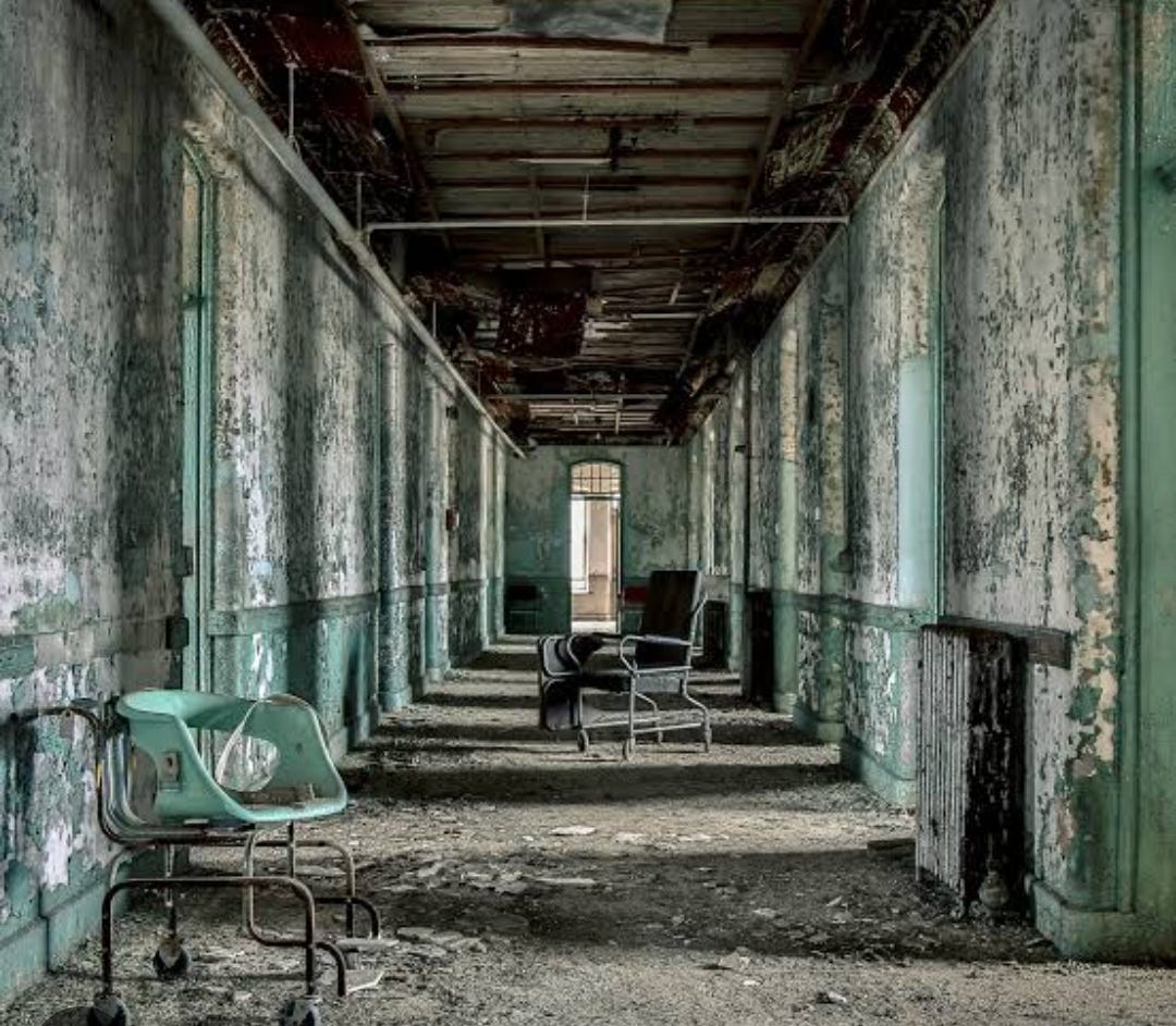 The Abandoned Asylum…. There was an old asylum on the… by Quarishozan