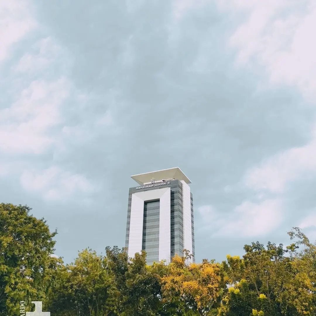 Wisata Literasi Di Perpustakaan Apung Lombok