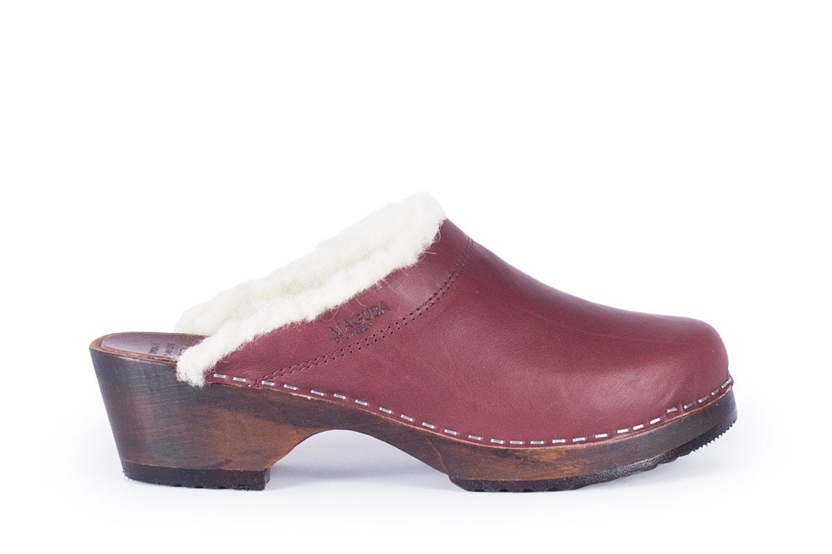 Why Wooden Clogs for Women are a Comfortable and Stylish Footwear