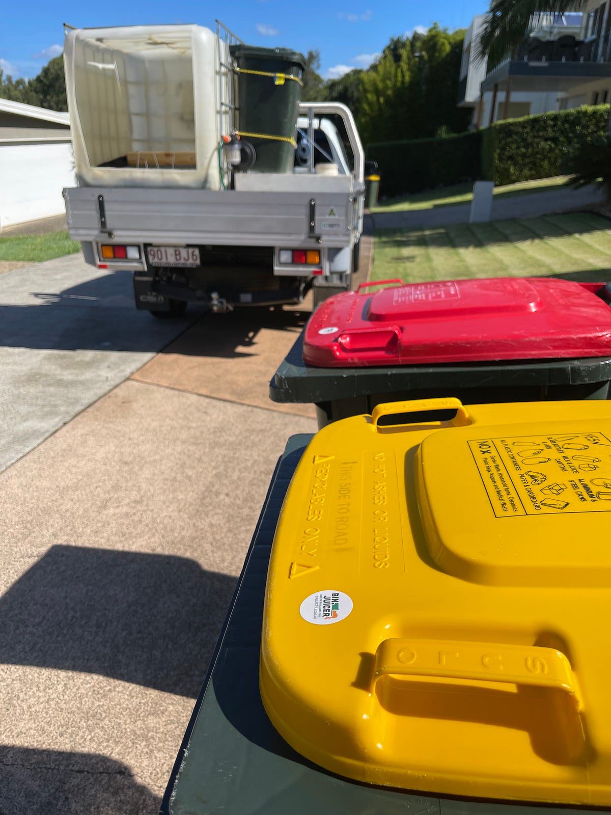 How to keep the smell away from your wheelie bins by Bin Juicer Medium