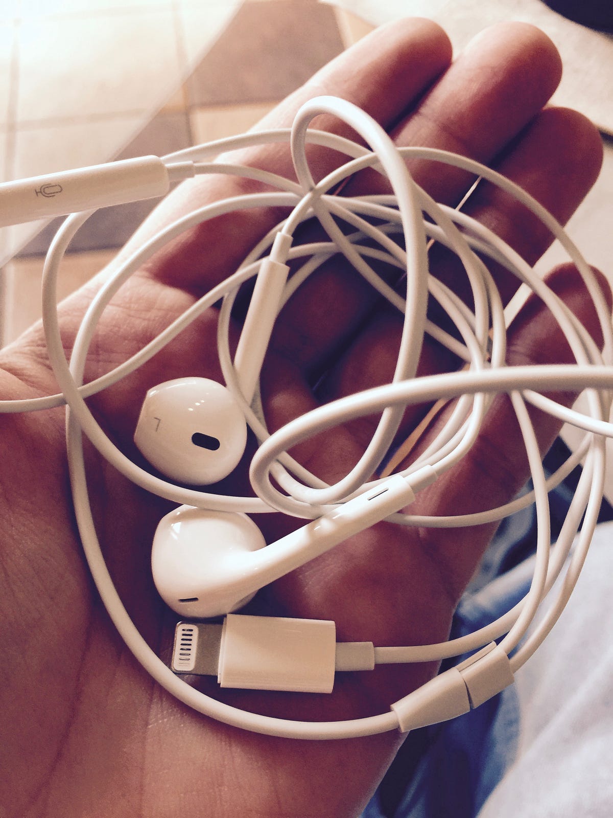 Apple EarPods with Lightning Connector Review by Alex Rowe Medium