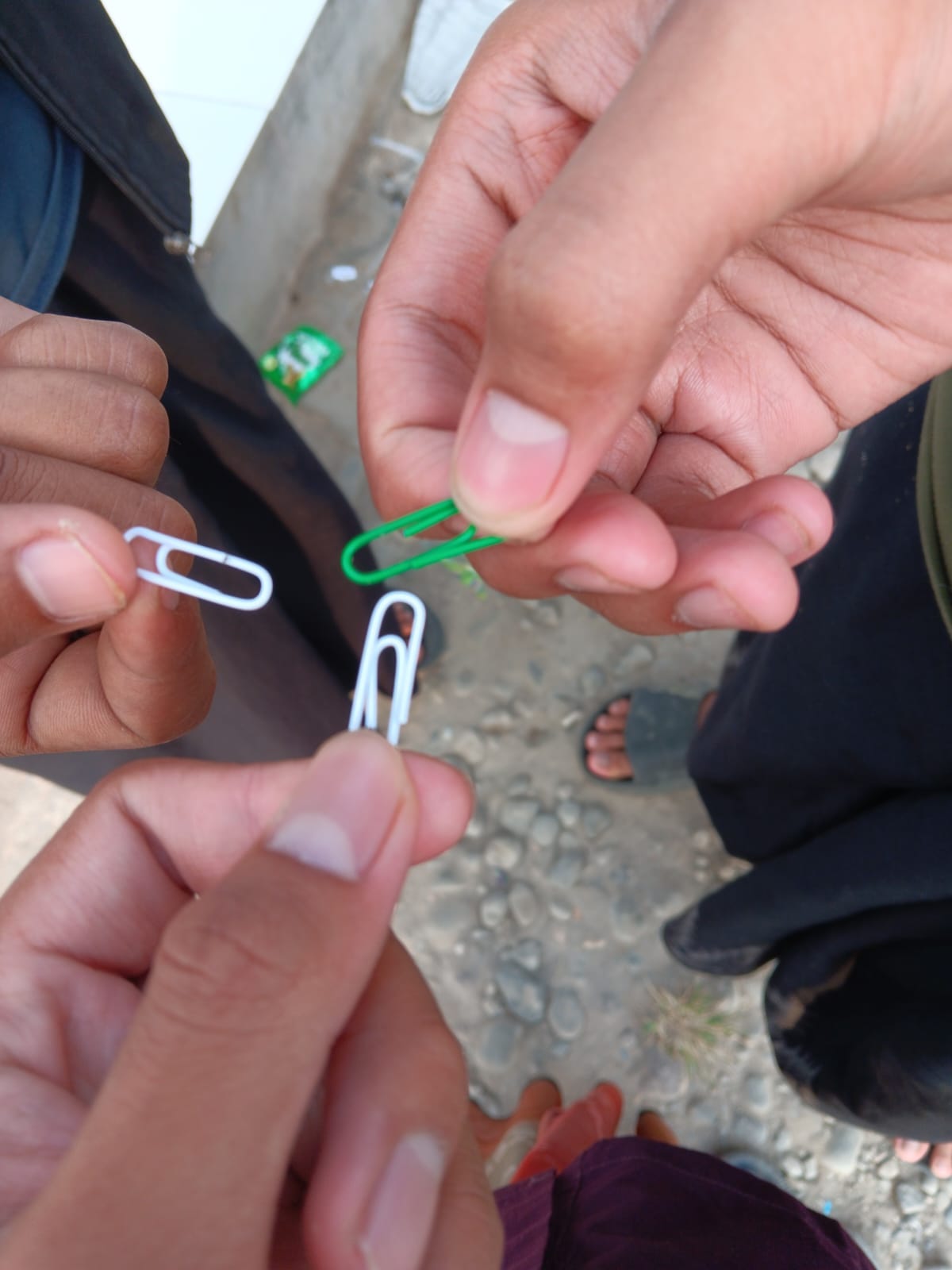 Paperclip Challenge. Halo pembaca semua, di kesempatan kali… by Fathi