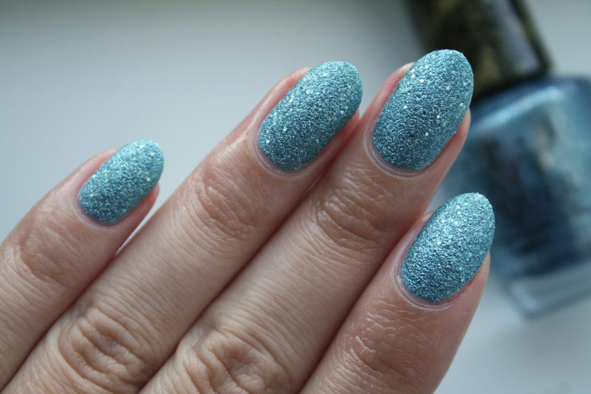 What’s the difference between shimmer nail polish and glitter nail polish? by Glitter Fuel