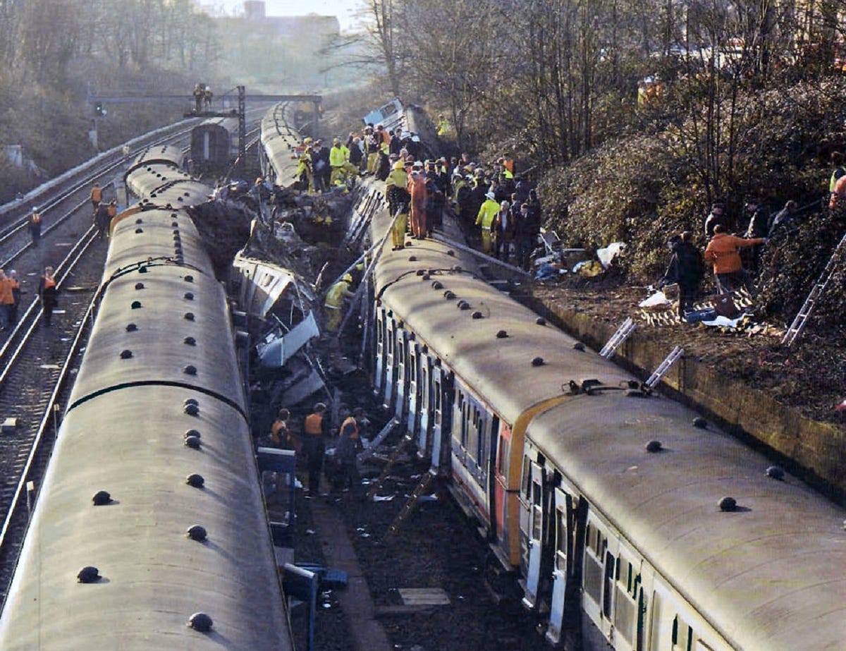 Cable Chaos The 1988 Clapham Junction (England) Train Collision by