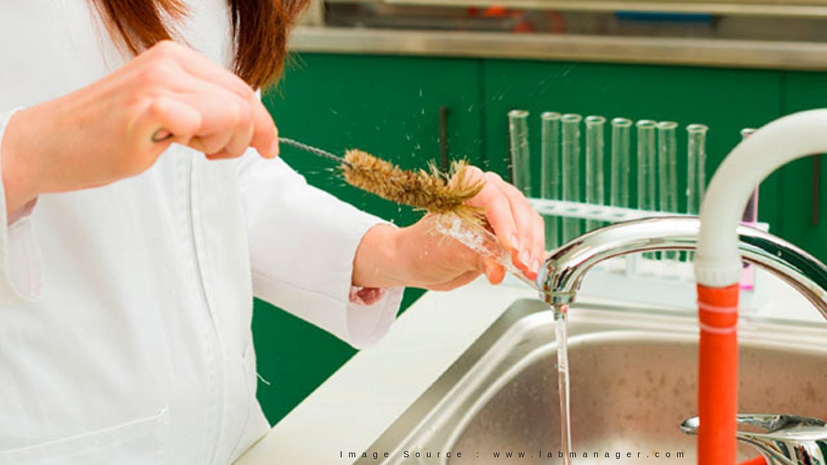 The Fundamentals Of Laboratory Glassware Cleaning by Hight Brush Medium