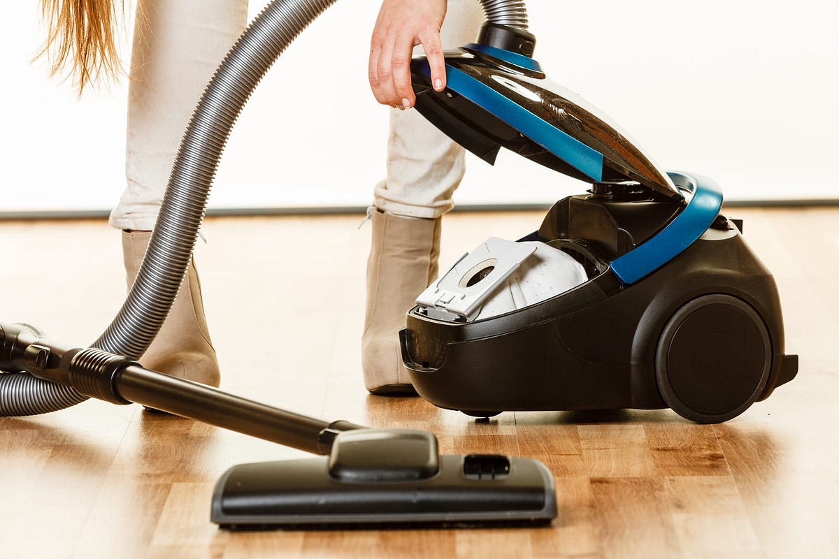 The differences between bagless and bagged vacuums by Edwin Roberts