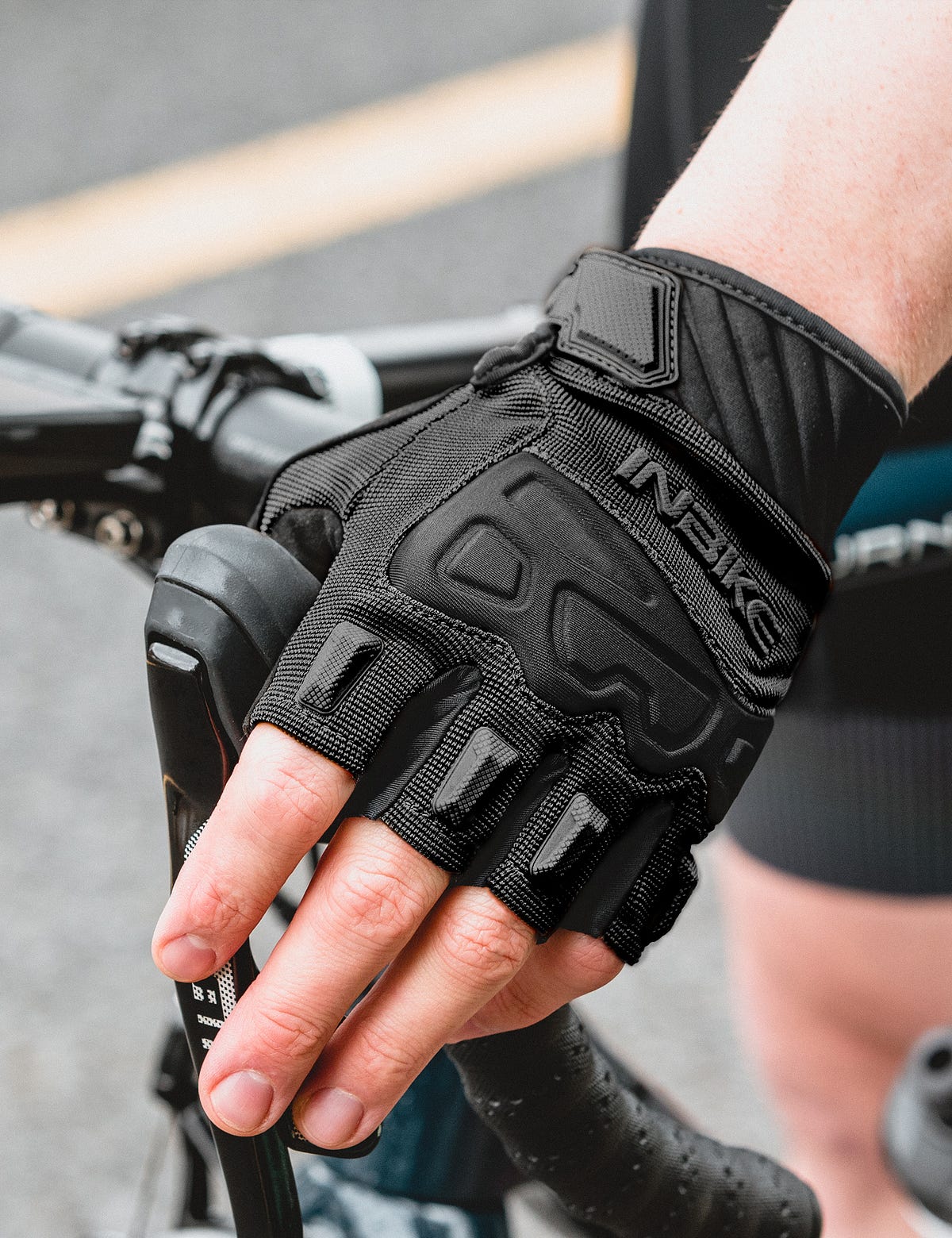 SWhy Do You Need Wear MTB Gloves. Offroad bicycle gloves are crucial