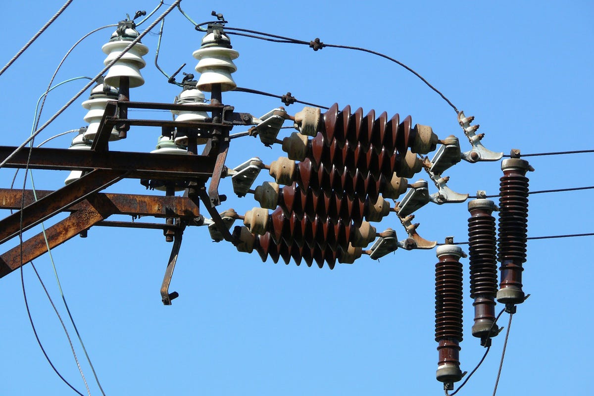 What are power porcelain insulators? What industry do the insulators